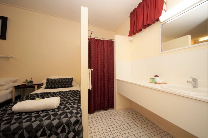 Parkside Motel Ayr - Queen Room & 2 Singles